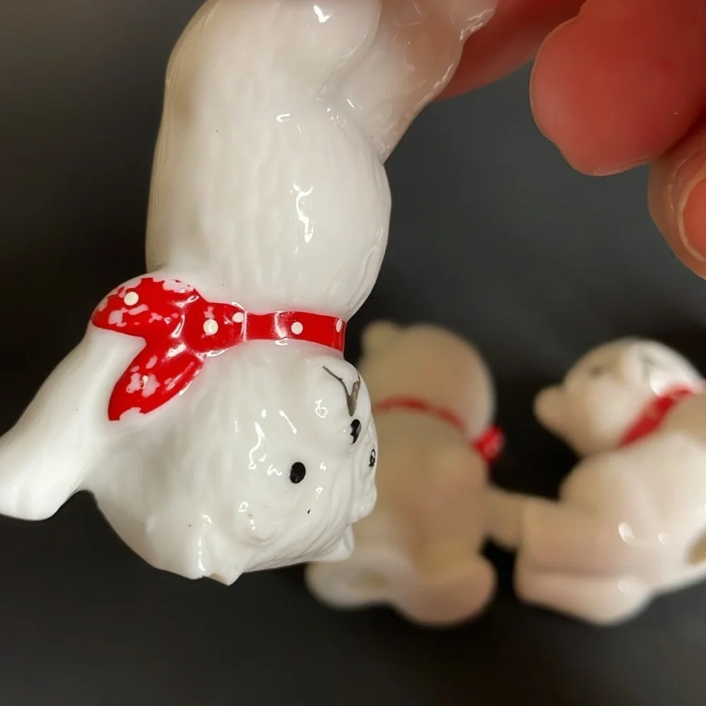 Set‎ of (4) Porcelain/china Posing Polar Bears with Red Bows